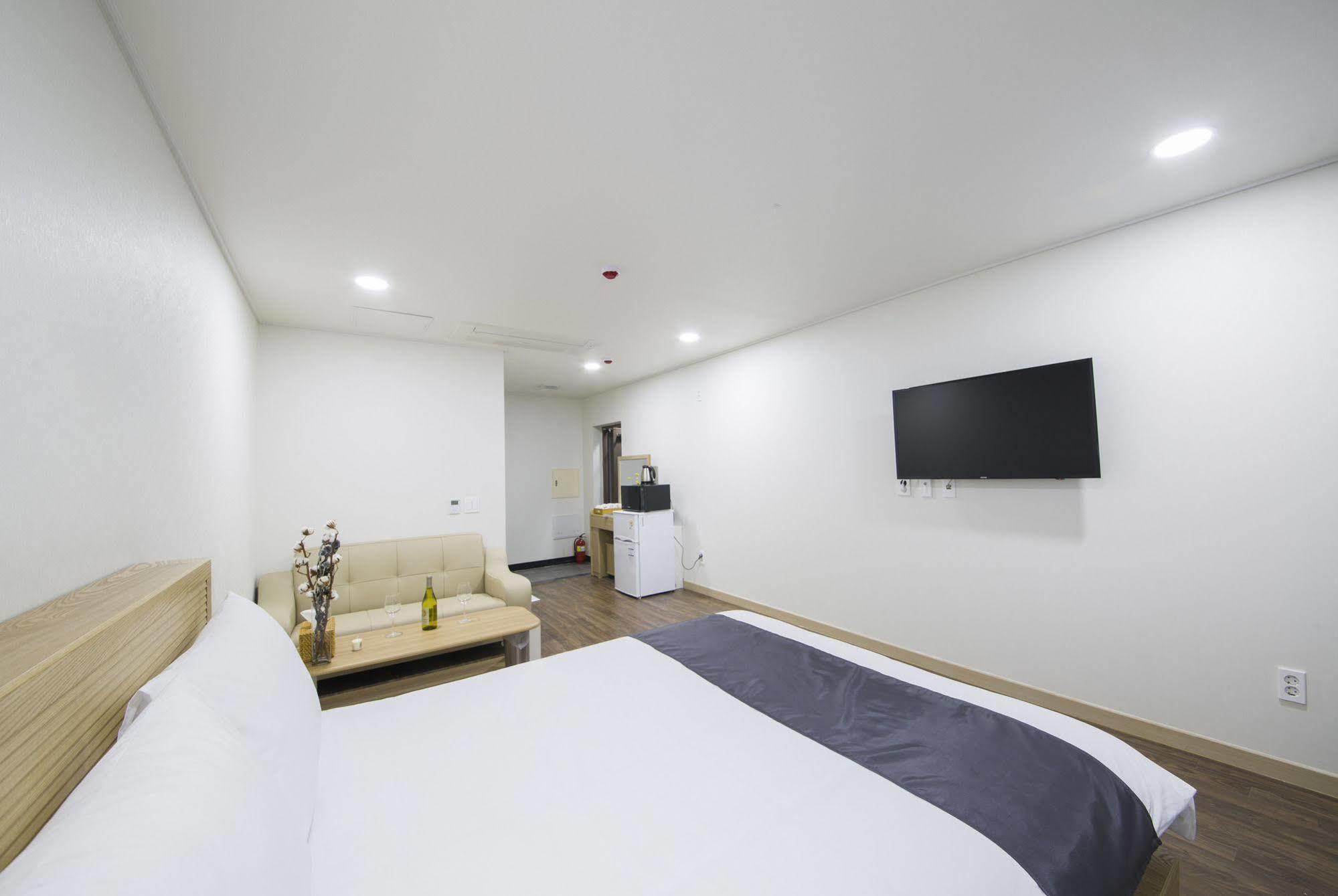 J Raum Resort Seogwipo Zewnętrze zdjęcie