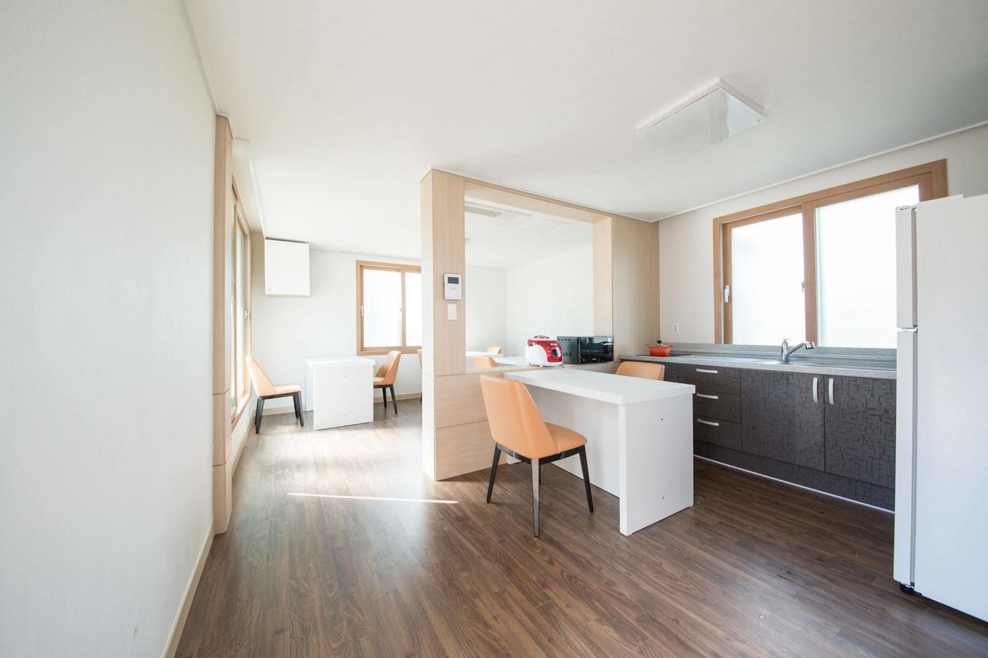 J Raum Resort Seogwipo Zewnętrze zdjęcie